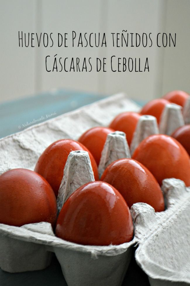 Huevos de Pascua teñidos con cáscaras de cebolla
