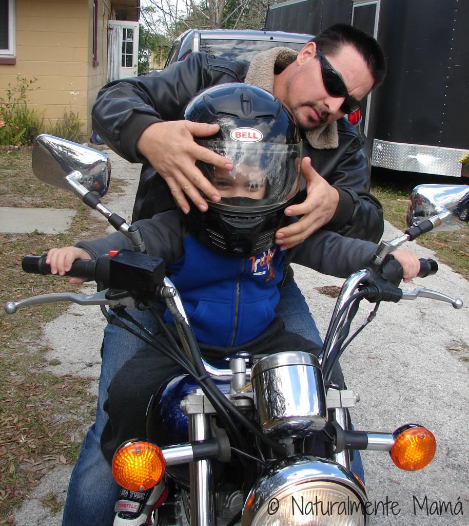 Miercolesmudonaturalmentemamakungfubabyenlamotocicletaconpapi_zpse242e4b9