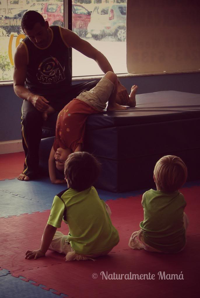 Kung_Fu_Baby_practicando_Capoeira_usando_Teres_Kids_zps88b2d0c6