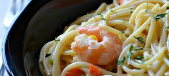 Espaguetis con salsa de camarones | Receta