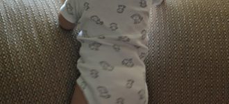 #MiércolesMudo ~ Espiando por la Ventana